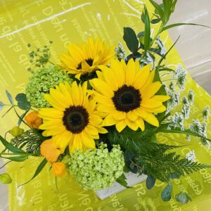 那須塩原市お花いっぱいの家族葬いちかで開催される夏の花を使った生花アレンジのイメージ写真