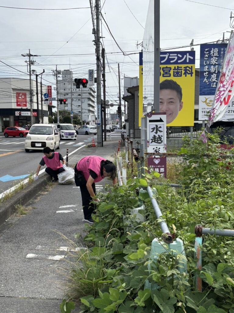 家族葬専用式場つむぎ今泉町会館の周囲を清掃しました